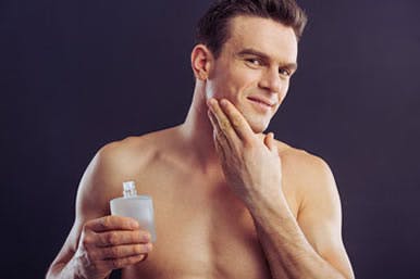 Siéntase libre de usar una loción después del afeitado para evitar la piel seca e irritada.